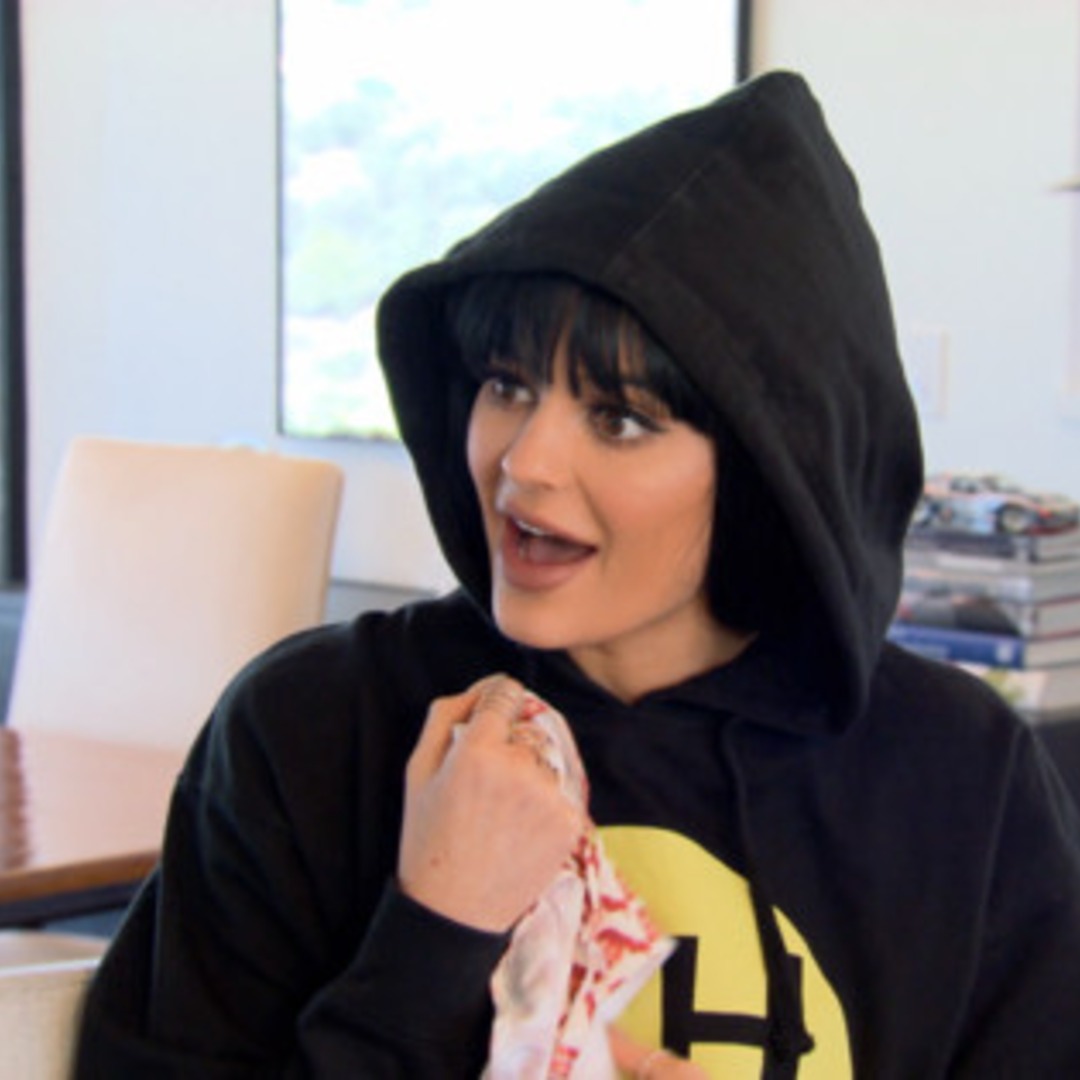 Caitlyn Jenner Gives Kylie Strange Present